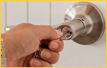 Exclusive Locksmith Service Windsor Locks, CT 860-261-9298 - 16-emergency-unlock