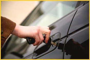 Exclusive Locksmith Service Windsor Locks, CT 860-261-9298 - 18-car-unlock
